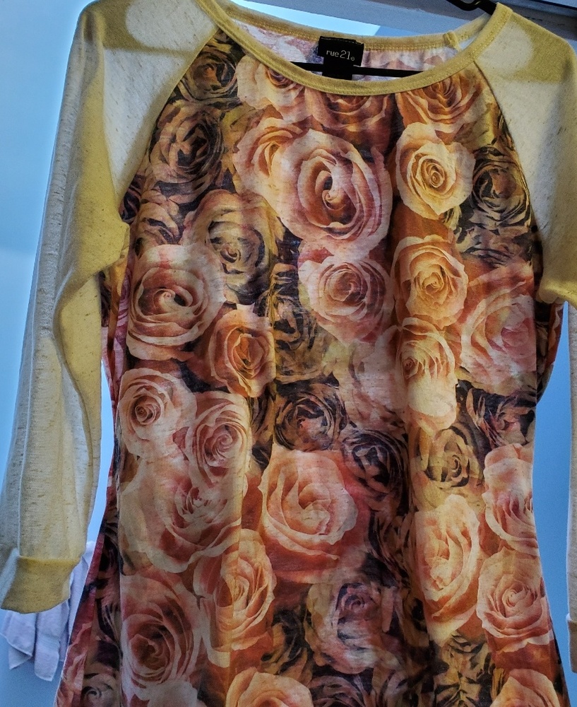 RUE 21 3/4 length floral top